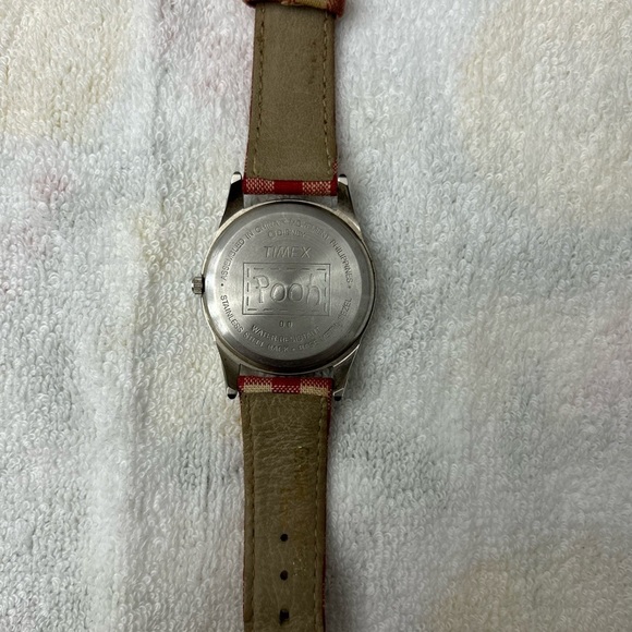Winnie the Pooh & Cherry Basket 90s Watch Disney Timex. Works - Picture 6 of 6